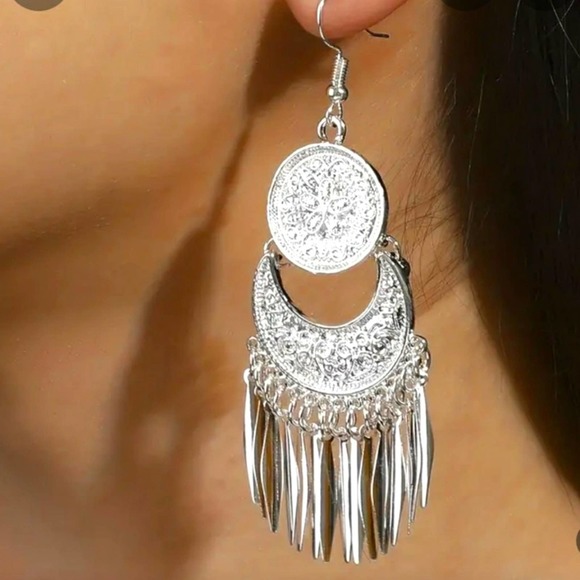 Bohemian Chic Silver Tassel Dangle Drop Earrings - Picture 1 of 4